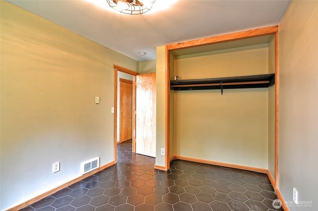305 Baker Way, Camano Island, WA 98282