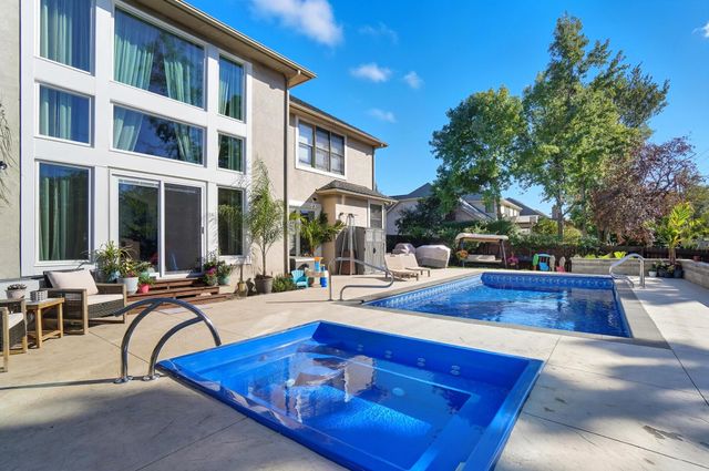 369 Windcroft Drive, Westerville, OH 43082