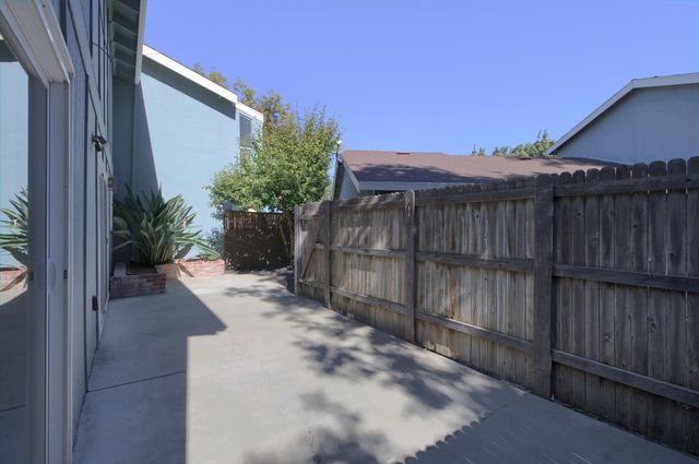 637 Knollwood Dr, Woodland, CA 95695