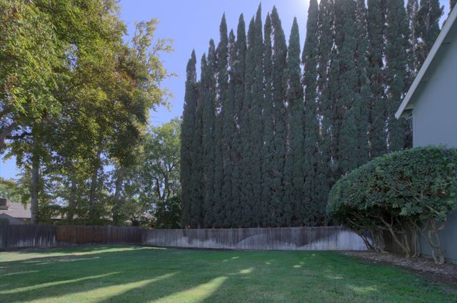 637 Knollwood Dr, Woodland, CA 95695