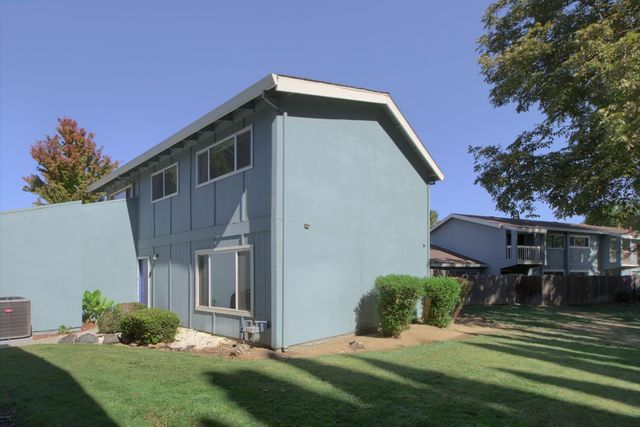 637 Knollwood Dr, Woodland, CA 95695