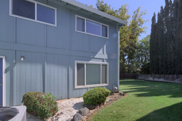 637 Knollwood Dr, Woodland, CA 95695