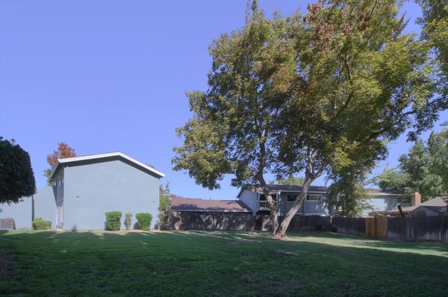 637 Knollwood Dr, Woodland, CA 95695