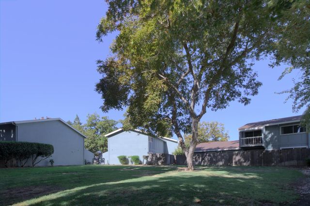 637 Knollwood Dr, Woodland, CA 95695