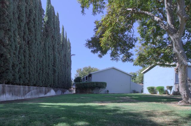 637 Knollwood Dr, Woodland, CA 95695