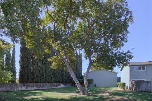 637 Knollwood Dr, Woodland, CA 95695