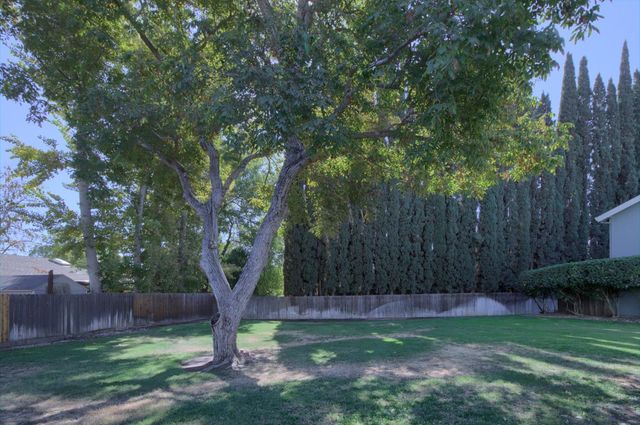 637 Knollwood Dr, Woodland, CA 95695