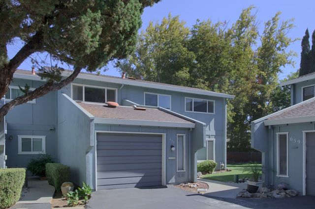 637 Knollwood Dr, Woodland, CA 95695