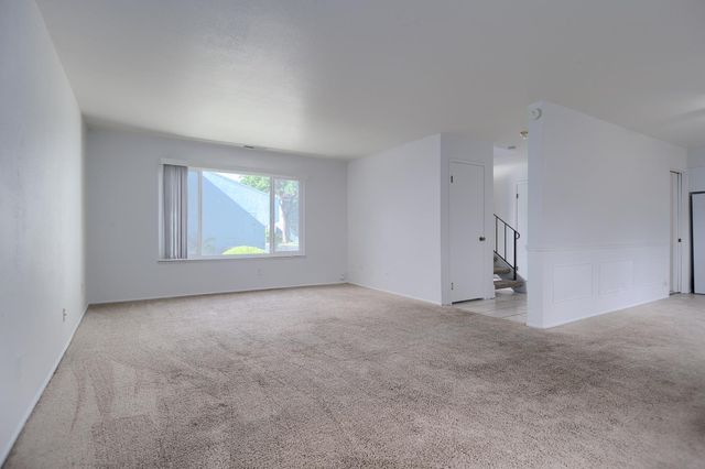 637 Knollwood Dr, Woodland, CA 95695