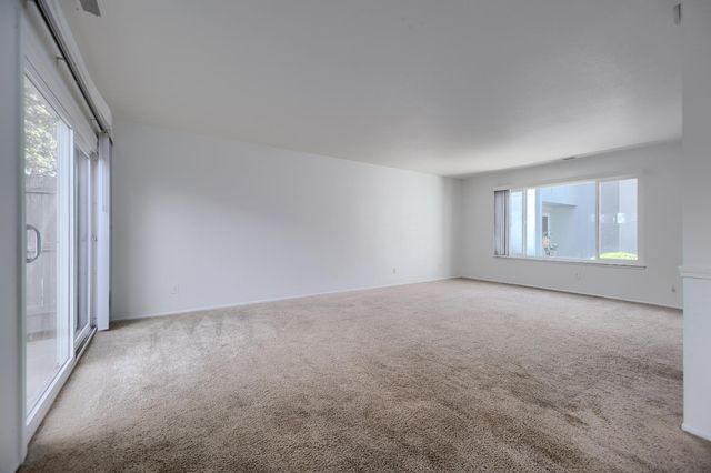 637 Knollwood Dr, Woodland, CA 95695