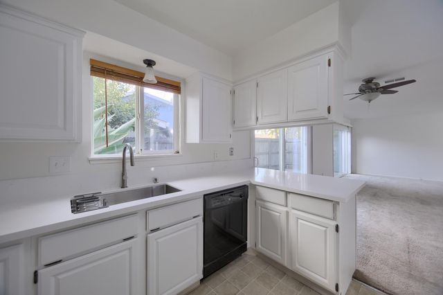 637 Knollwood Dr, Woodland, CA 95695