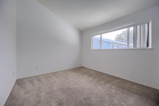 637 Knollwood Dr, Woodland, CA 95695