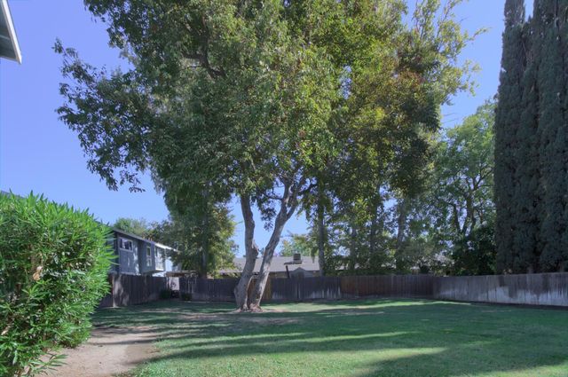 637 Knollwood Dr, Woodland, CA 95695