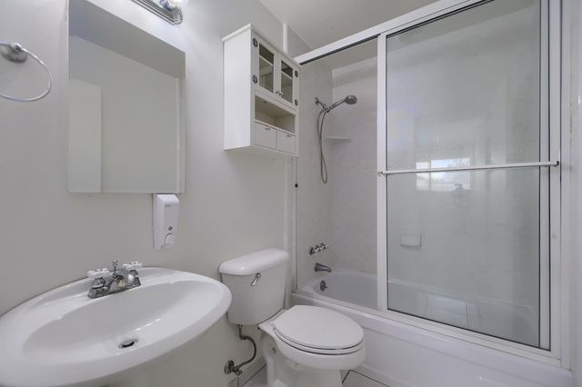 637 Knollwood Dr, Woodland, CA 95695