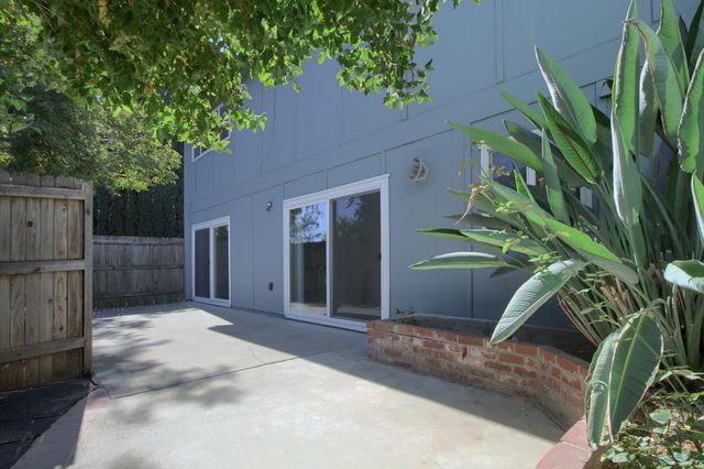 637 Knollwood Dr, Woodland, CA 95695