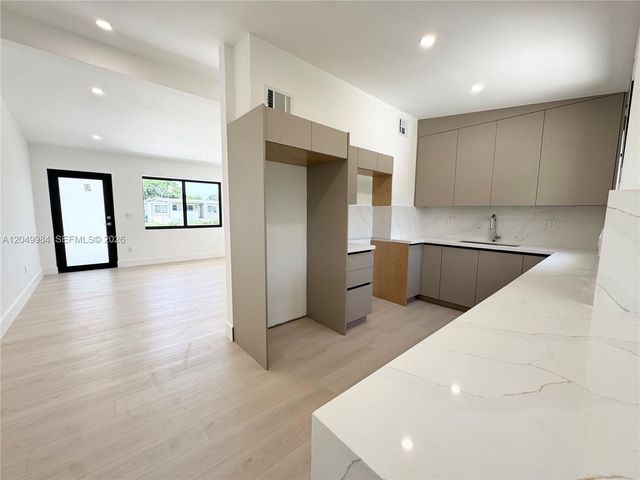 3512 NW 176th Ter, Miami Gardens, FL 33056