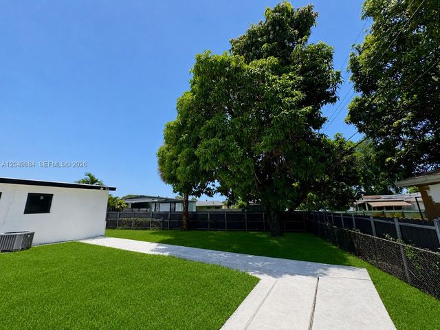3512 NW 176th Ter, Miami Gardens, FL 33056
