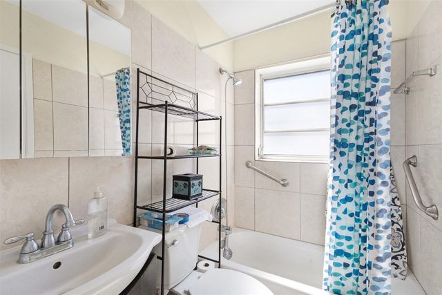 3212 NE 7th Place 12, Pompano Beach, FL 33062