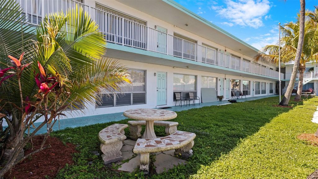 3212 NE 7th Place 12, Pompano Beach, FL 33062