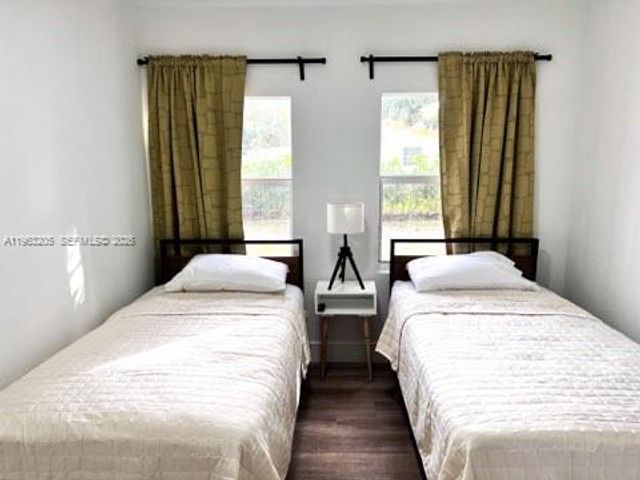 1025 NW 55th St 1, Miami, FL 33127