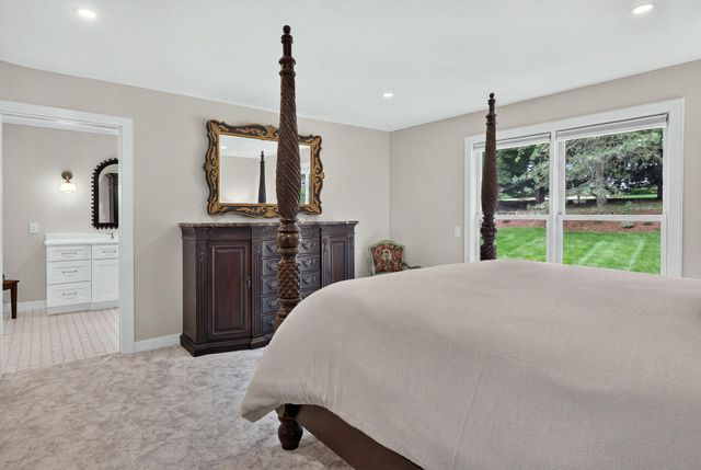 3945 Hillcrest Way, Deephaven, MN 55391