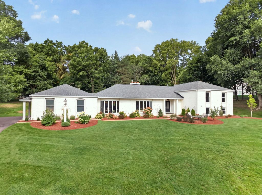 3945 Hillcrest Way, Deephaven, MN 55391 — exterior