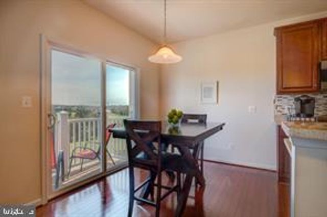 43827 KINGSTON STATION TER, Ashburn, VA 20148