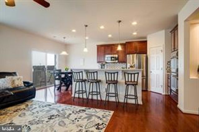 43827 KINGSTON STATION TER, Ashburn, VA 20148