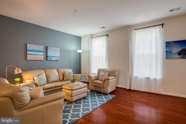 43827 KINGSTON STATION TER, Ashburn, VA 20148