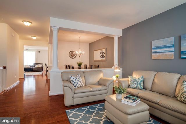 43827 KINGSTON STATION TER, Ashburn, VA 20148