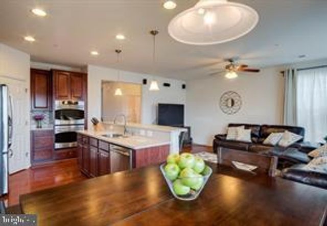 43827 KINGSTON STATION TER, Ashburn, VA 20148