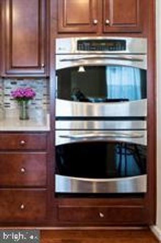 43827 KINGSTON STATION TER, Ashburn, VA 20148