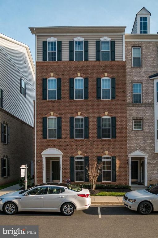 43827 KINGSTON STATION TER, Ashburn, VA 20148