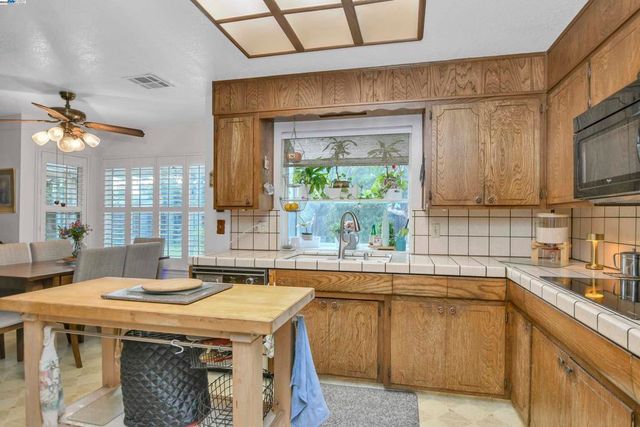 2316 Otto Dr, Stockton, CA 95209