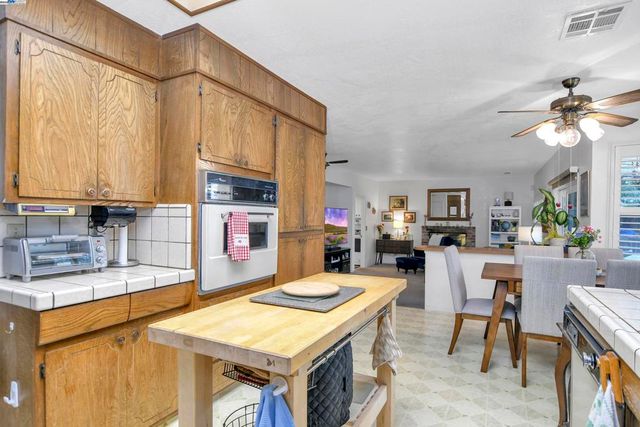 2316 Otto Dr, Stockton, CA 95209