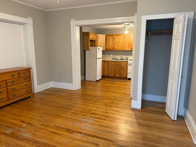 3 Gardner Pl, Leominster, MA 01453