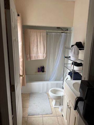 3 Gardner Pl, Leominster, MA 01453