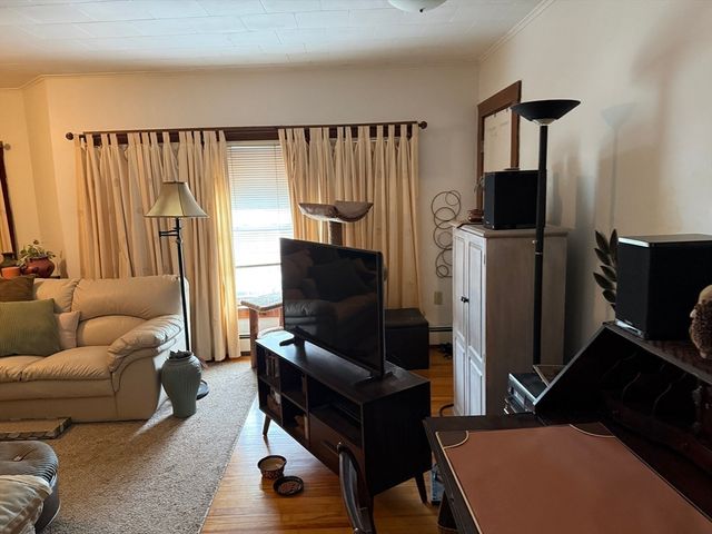 3 Gardner Pl, Leominster, MA 01453