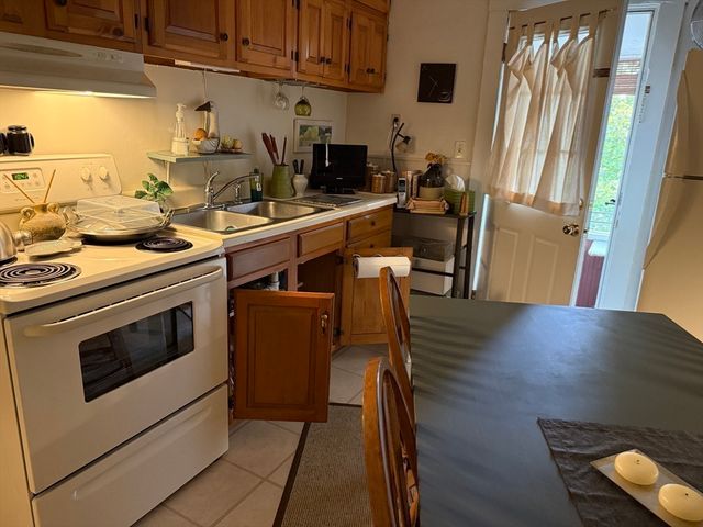 3 Gardner Pl, Leominster, MA 01453