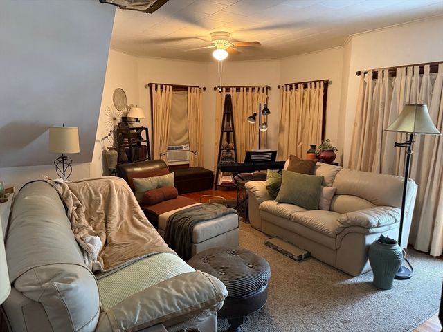 3 Gardner Pl, Leominster, MA 01453