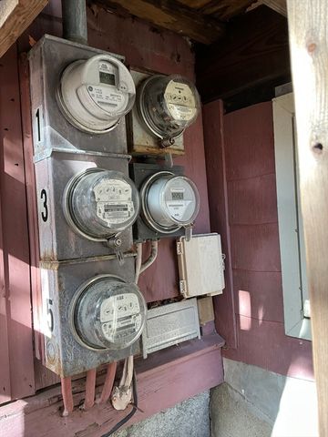 3 Gardner Pl, Leominster, MA 01453