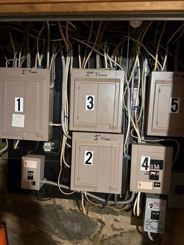 3 Gardner Pl, Leominster, MA 01453