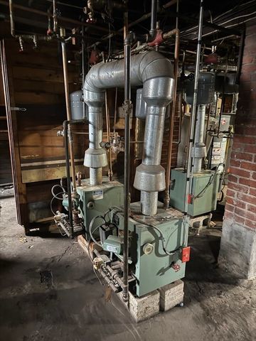 3 Gardner Pl, Leominster, MA 01453