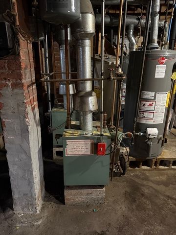 3 Gardner Pl, Leominster, MA 01453