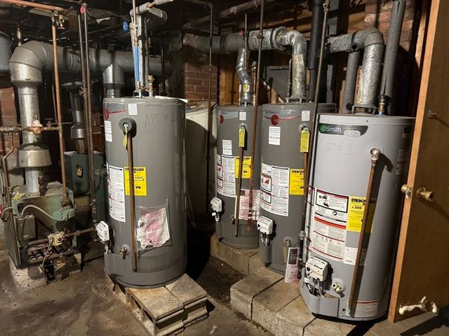 3 Gardner Pl, Leominster, MA 01453