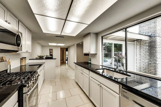 3517 Knoll Point Drive, Garland, TX 75043