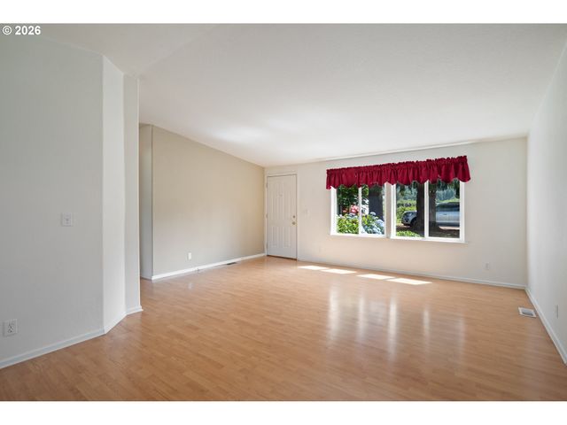 827 Ne WOODARD Ave, Castle Rock, WA 98611