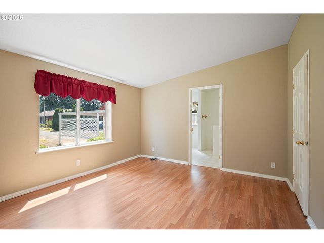 827 Ne WOODARD Ave, Castle Rock, WA 98611