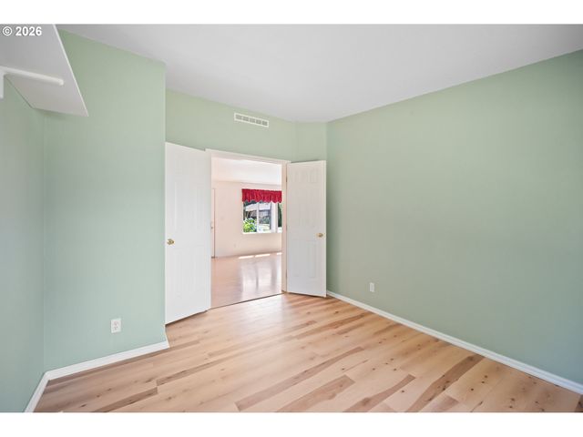 827 Ne WOODARD Ave, Castle Rock, WA 98611