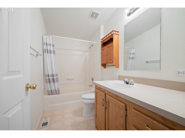 827 Ne WOODARD Ave, Castle Rock, WA 98611
